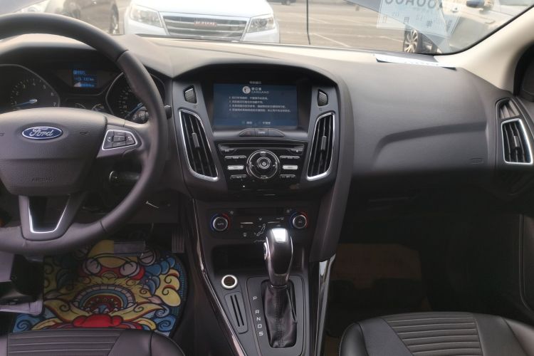 福特 福克斯 2015款 三厢 1.6L 自动风尚型中控内饰16