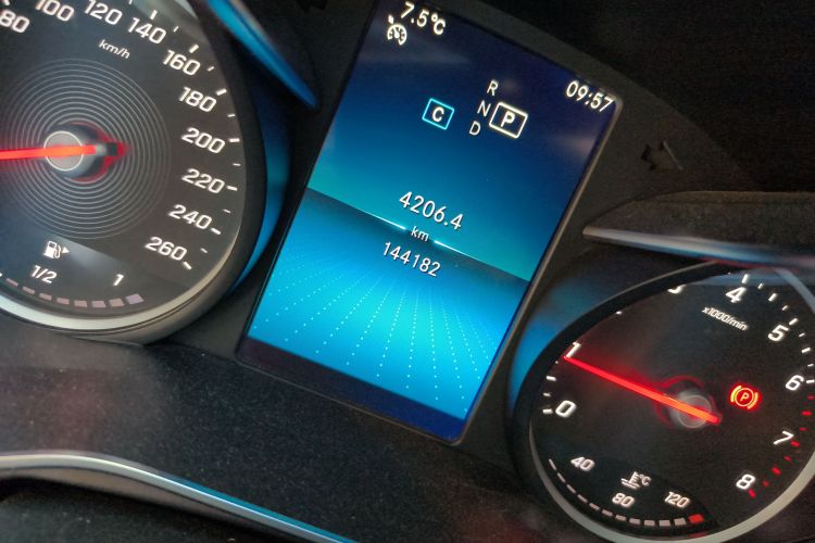 奔驰C级 2019款 C 180 L 时尚型运动版中控内饰15