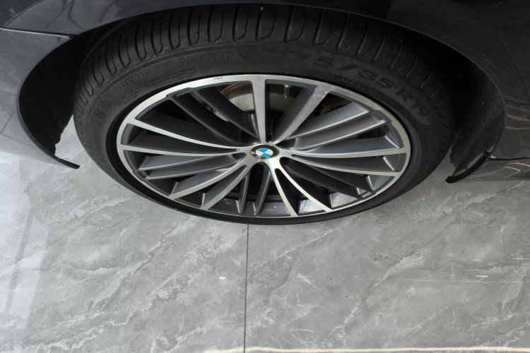 宝马5系 2019款 改款 530Li 领先型 M运动套装车身外观6002