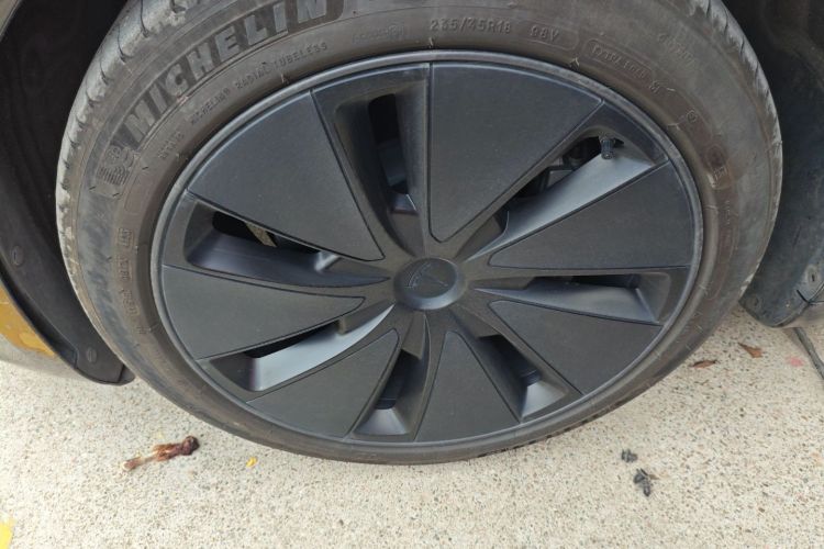 特斯拉 Model 3 2023款 后轮驱动版车身外观6007