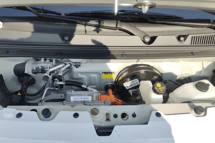 五菱汽车 宏光MINIEV 2024款 第三代 215km 青春版机舱底盘24