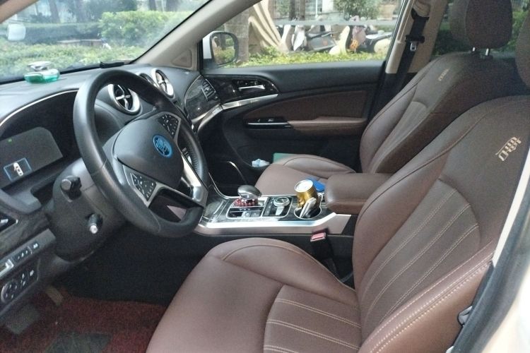 比亚迪 唐新能源 2017款 2.0T 全时四驱豪雅型 7座中控内饰19