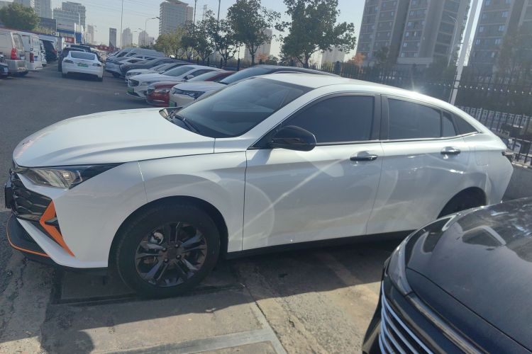 东风风神 奕炫 2024款 1.5L 自动劲速版车身外观4