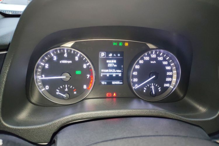 现代 领动 2016款 1.6L 自动智炫·精英型局部细节14