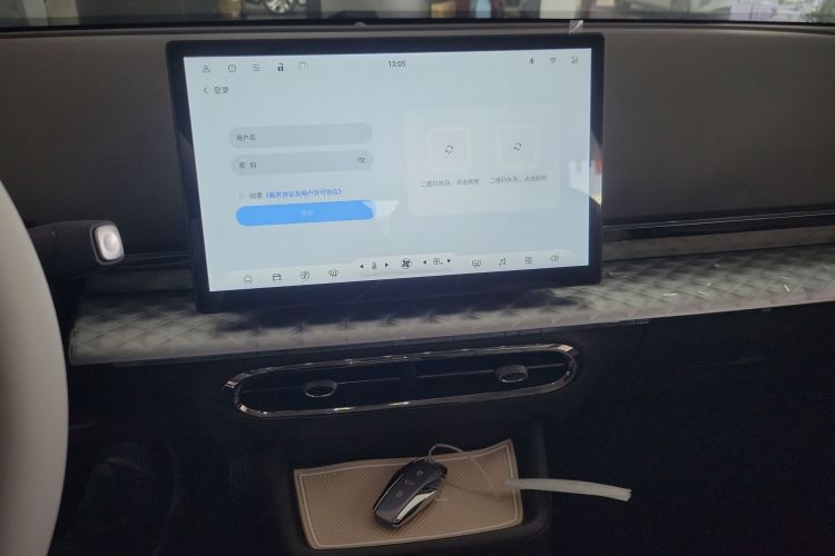 江淮钇为 钇为3 2024款 挚爱版 330km Air中控内饰16