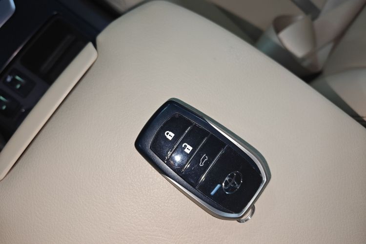 丰田 普拉多 2016款 3.5L 自动TX-L NAVI中控内饰7001