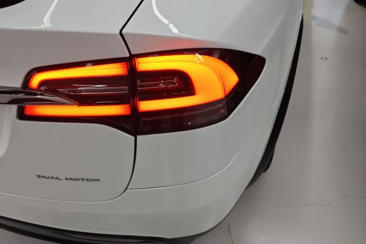 特斯拉 Model X 2019款 长续航版车身外观9