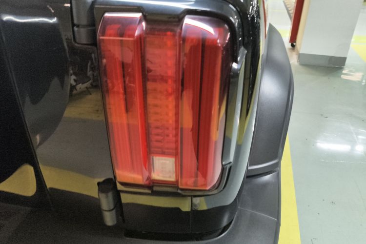 坦克300 2023款 越野版 2.0T 征服者车身外观9