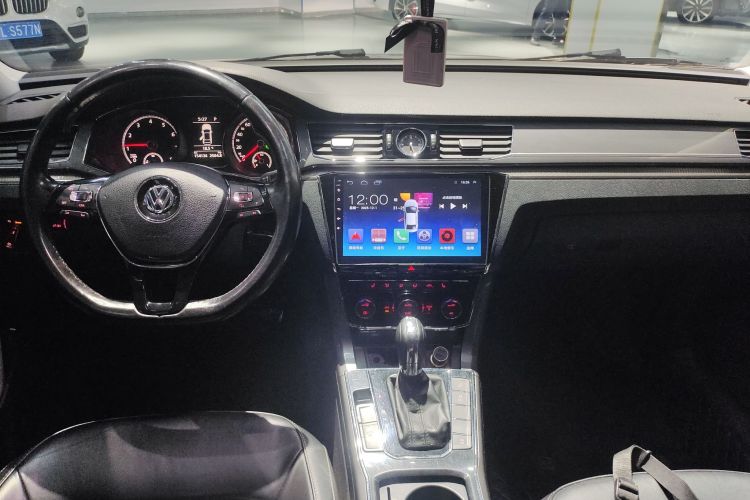 大众 帕萨特 2016款 330TSI DSG尊荣版中控内饰16