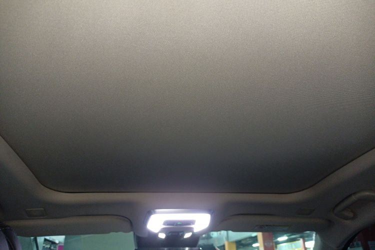 红旗H9 2022款 2.0T 智联旗畅版中控内饰22