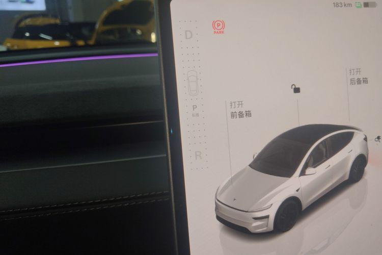 特斯拉 Model Y 2025款 后轮驱动 首发版中控内饰18