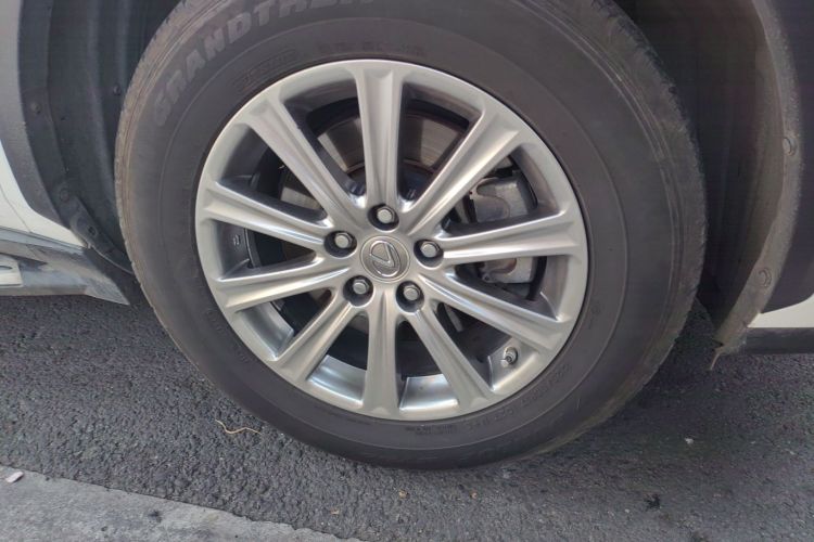 雷克萨斯NX 2015款 300h 前驱 锋尚版车身外观10