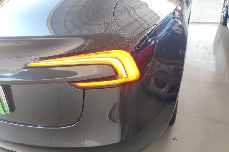 特斯拉 Model 3 2025款 后轮驱动版车身外观9