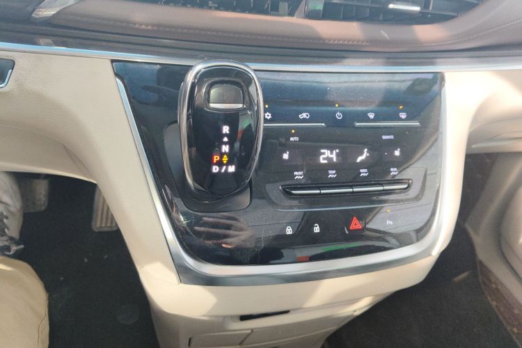 别克GL8 2020款 陆上公务舱 652T 豪华型福祉版中控内饰18