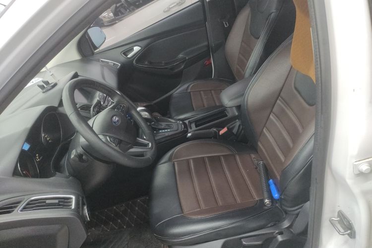 福特 福克斯 2017款 三厢 1.6L 自动风尚型智行版中控内饰19