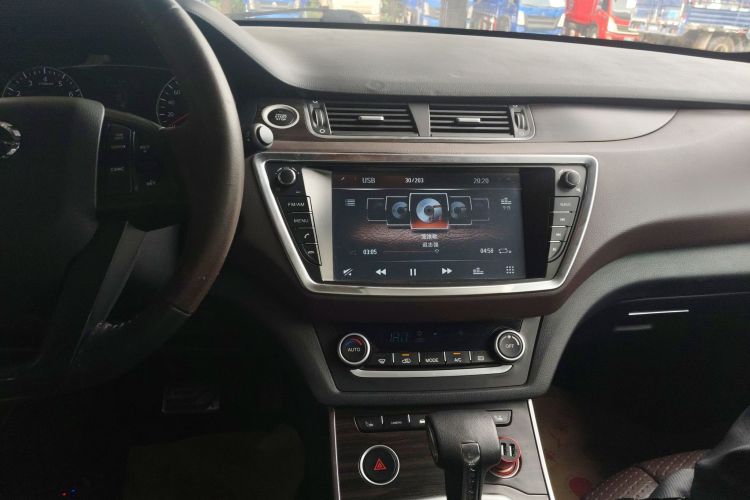 陆风X7 2015款 2.0T 全景旗舰版局部细节16