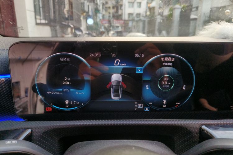 奔驰A级 2021款 A 200 L 运动轿车动感型中控内饰14