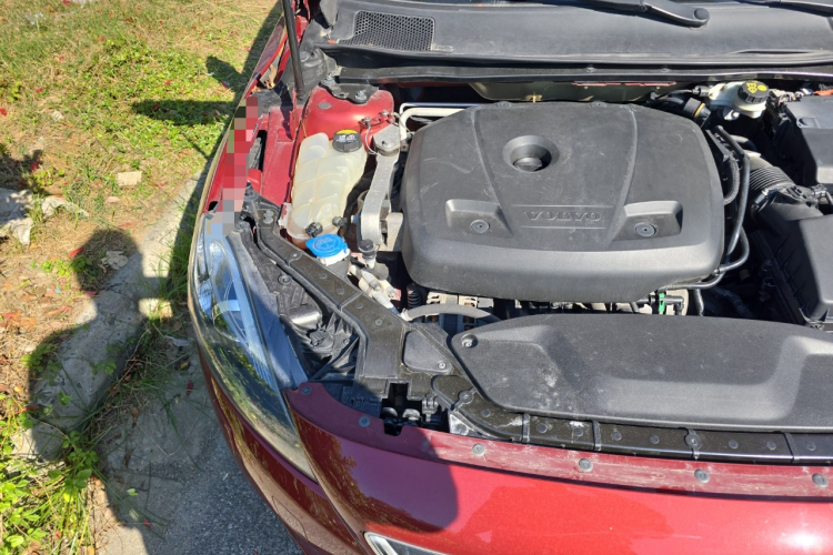 沃尔沃V40 2016款 T3 智逸版机舱底盘25