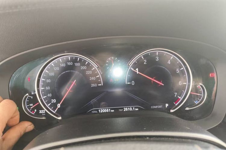 宝马5系 2018款 525Li 豪华套装中控内饰14