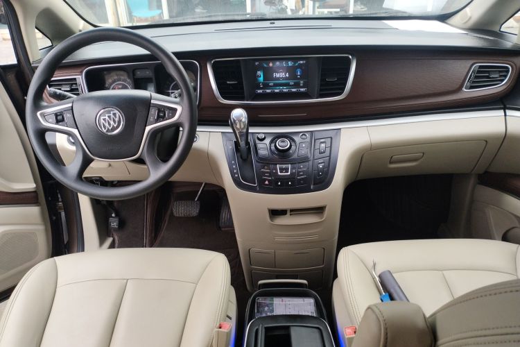 别克GL8 2018款 28T 舒适型 国VI中控内饰7002