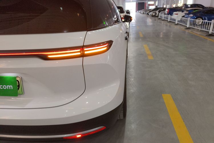 蔚来ES6 2023款 75kWh车身外观9