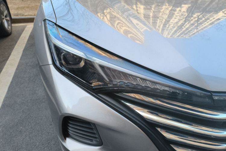 长安 逸动 2020款 PLUS 1.6L GDI 手动豪华型车身外观8