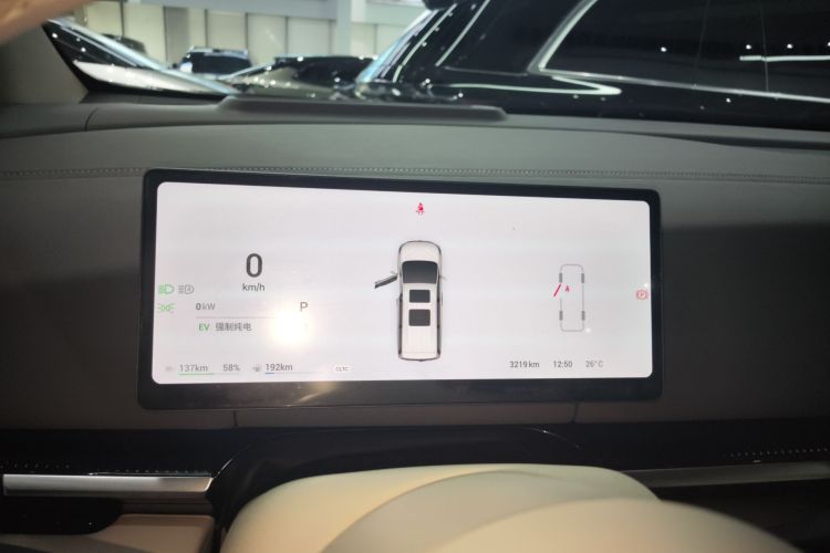 岚图汽车 岚图梦想家 2025款 PHEV 四驱旗舰鲲鹏版局部细节14