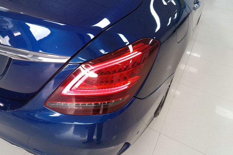 奔驰C级 2019款 C 180 L 时尚型运动版车身外观9