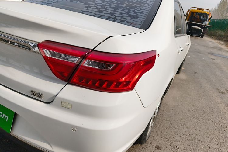 吉利汽车 远景 2018款 1.5L 手动幸福版车身外观9