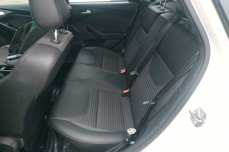 福特 福克斯 2015款 两厢 1.6L 自动风尚型中控内饰21