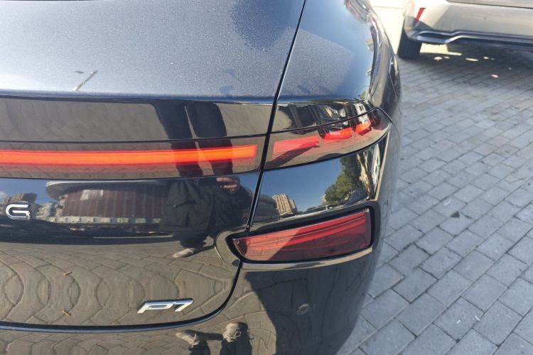 小鹏P7 2022款 480E+车身外观9