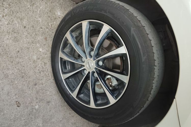 日产 轩逸 2024款 改款 经典 1.6XE CVT舒适版车身外观10