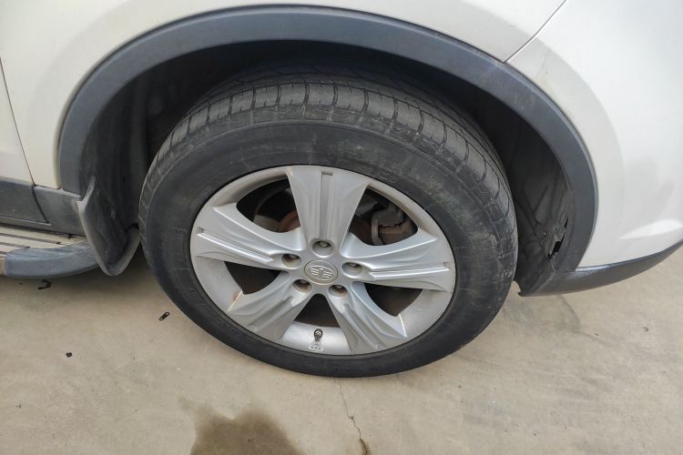 奔腾X80 2015款 2.0L 自动舒适型车身外观10