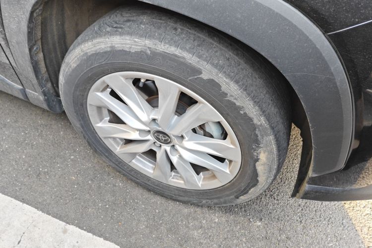 丰田 卡罗拉锐放 2022款 2.0L 先锋版车身外观10