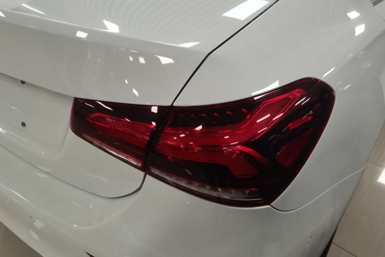 奔驰A级 2022款 改款三 A 200 L 运动轿车时尚型车身外观9