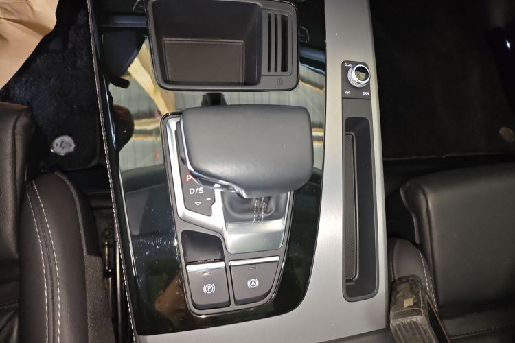 奥迪Q5L 2022款 40T 时尚动感型中控内饰18