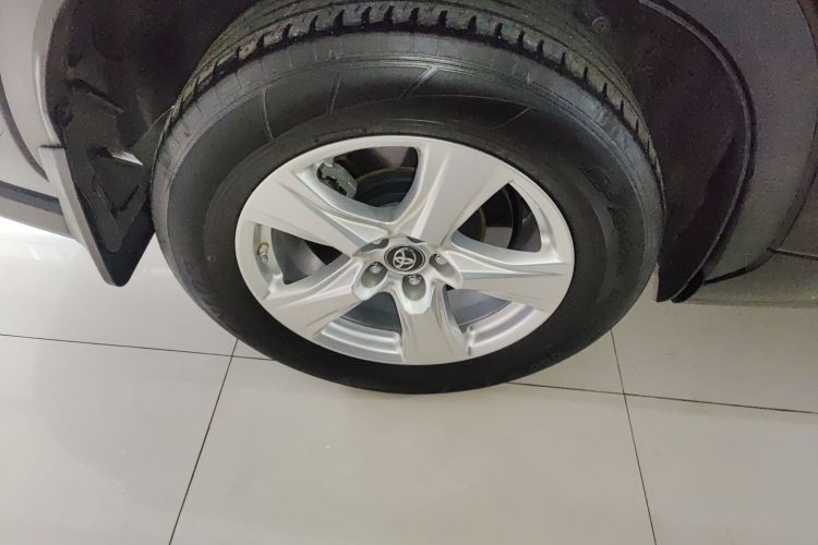 丰田 汉兰达 2023款 2.5L智能电混双擎两驱精英版 5座车身外观6008