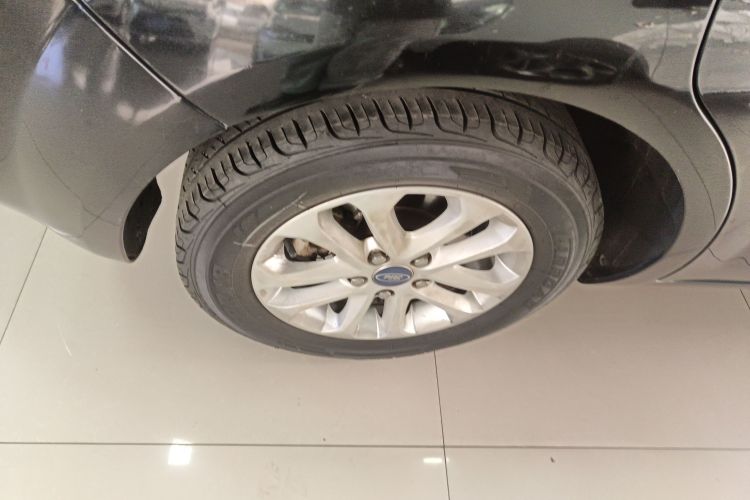 福特 福克斯 2013款 两厢经典 1.8L 手动基本型车身外观6008