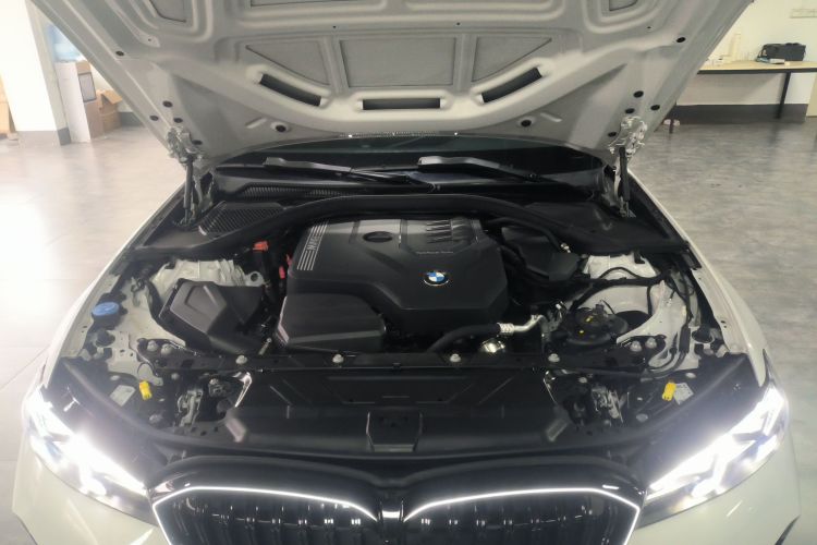 宝马3系 2024款 325Li M运动曜夜套装机舱底盘24