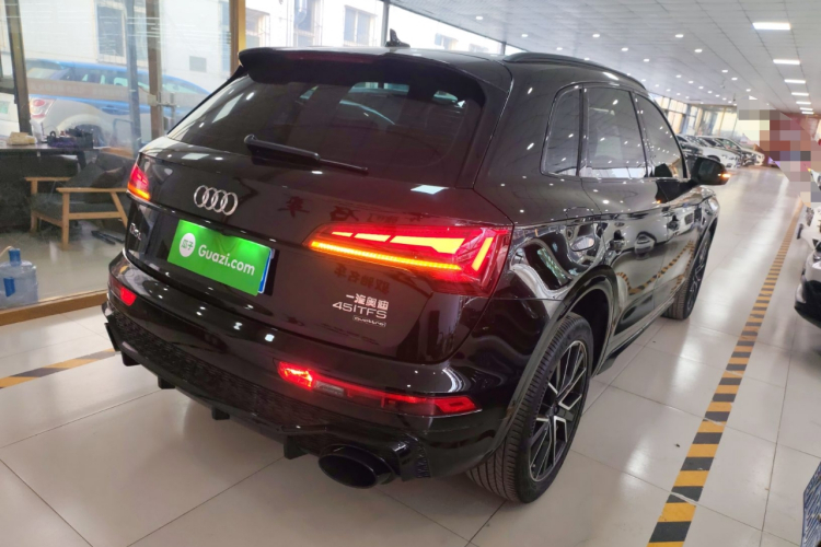 奥迪Q5L 2024款 45 TFSI 豪华动感型车身外观7