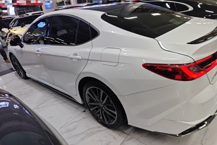 丰田 凯美瑞 2024款 双擎 2.0HXS 运动Plus版车身外观4