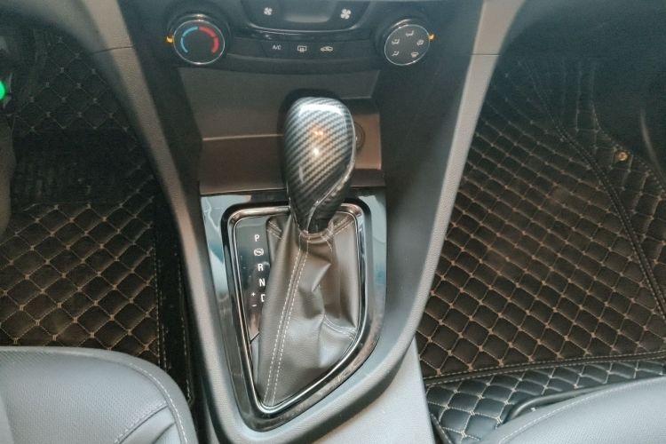 别克 英朗 2021款 改款 典范 1.5L 自动精英型中控内饰18