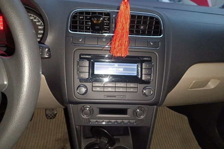 大众 Polo 2011款 1.4L 手动致尚版中控内饰16