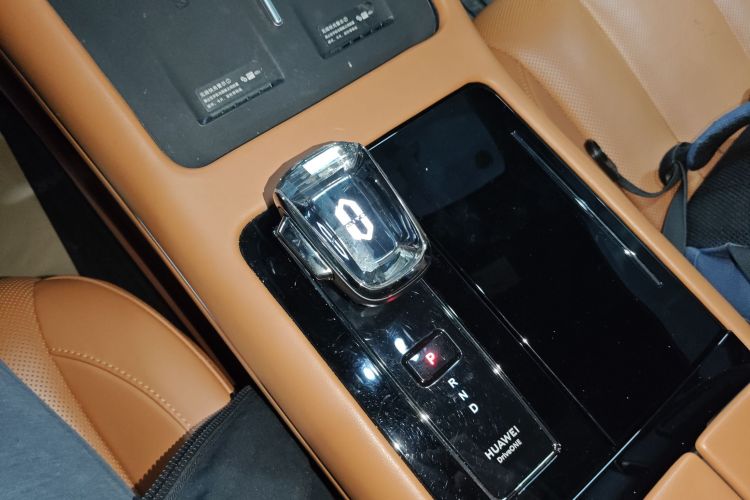 鸿蒙智行 问界M7 2024款 1.5T 智驾四驱Pro版 5座中控内饰18