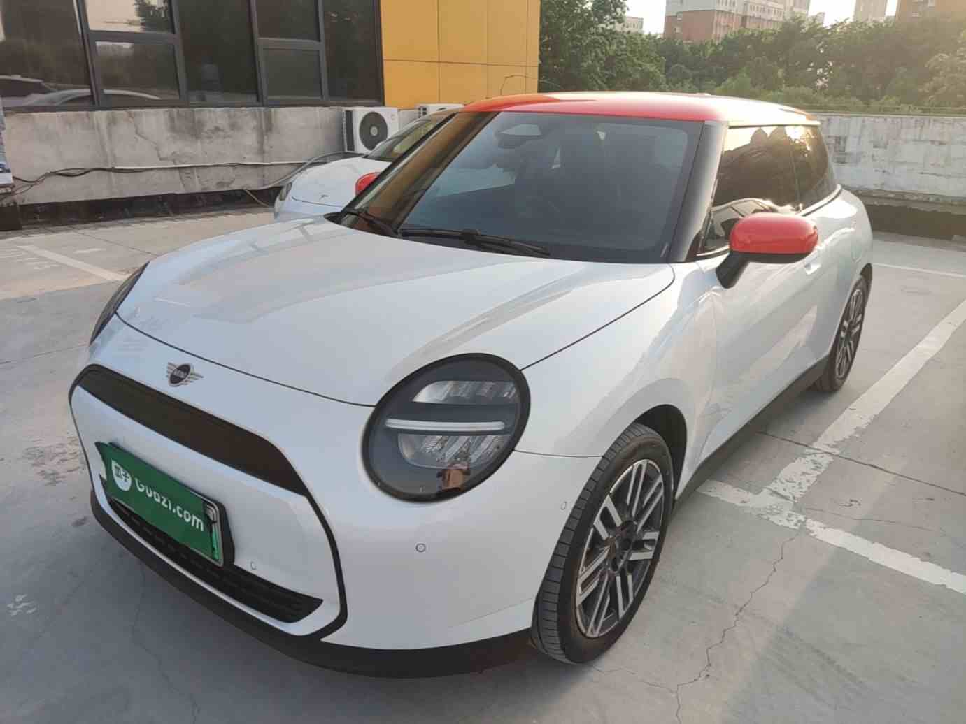 电动MINI COOPER 2024款 456km COOPER E 经典派(2)