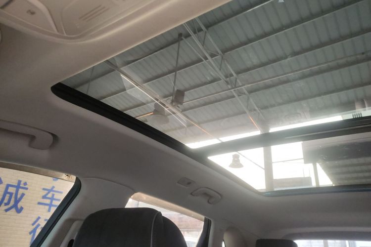 红旗HS5 2022款 改款 2.0T 智联旗享版中控内饰22