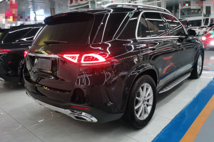 奔驰GLE 2021款 GLE 350 4MATIC 时尚型车身外观7