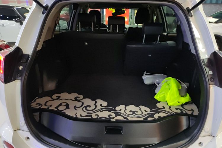 丰田 RAV4荣放 2018款 2.5L 自动四驱精英i版机舱底盘23