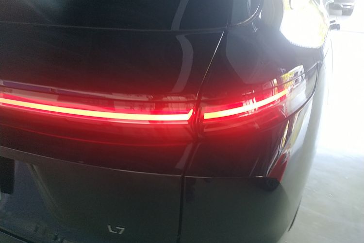 理想汽车 理想L7 2024款 Ultra车身外观9