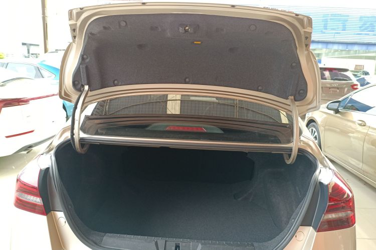 吉利汽车 帝豪 2021款 UP 1.5L 手动豪华型机舱底盘23